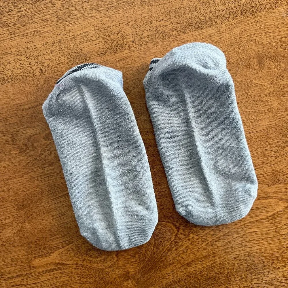 Old Navy gray ankle socks M *Free in bundle*